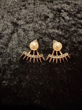 Pearl Spike Curve Stud Earrings - Gold Tone